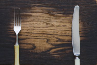 çatal bıçak takımı ahşap oyun tahtası