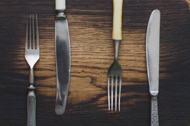 çatal bıçak takımı ahşap oyun tahtası