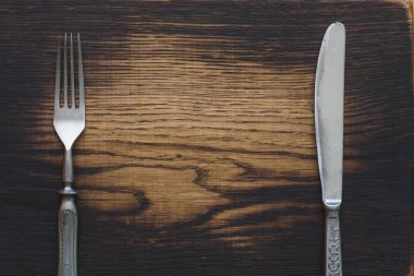 çatal bıçak takımı ahşap oyun tahtası