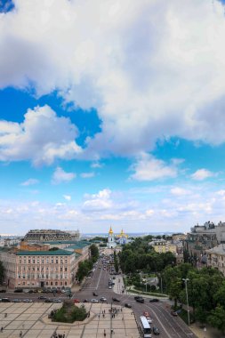 Kiev, Ukrayna'nın başkenti merkezinde Güzel görkemli St Mikhailovsky Katedrali
