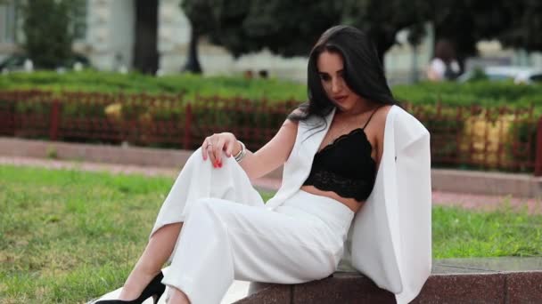 Elegant Beautiful Woman Suit Sitting Bench — Stock Video