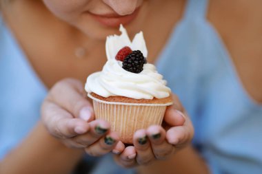 kremalı taze pişmiş cupcake
