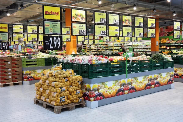Meppen Alemanha Fevereiro 2015 Frutas Legumes Departamento Fresco Supermercado Kaufland — Fotografia de Stock