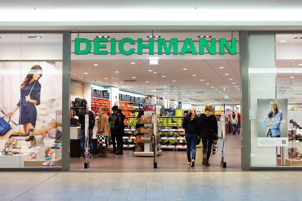ドイツ 2015年2月 デイヒマンのフットウェア店の店頭 デイヒマンはドイツの大手靴とスポーツウェアの小売業者です — ストック写真
