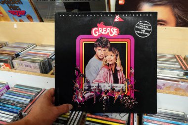 The NETHERLANDS - Eylül 2019: 1982 yapımı Amerikan müzikal romantik komedi filmi Grease 'in ikinci el film Grease' deki orijinal Sound Track 'in LP kaydı..