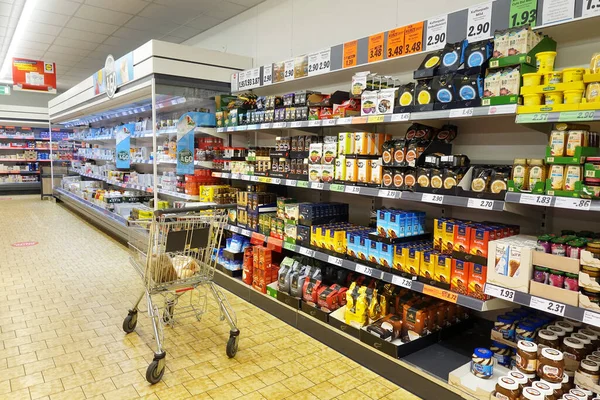 Meppen Tyskland September 2020 Kundvagn Framför Gången Med Sortiment Kaffeprodukter — Stockfoto