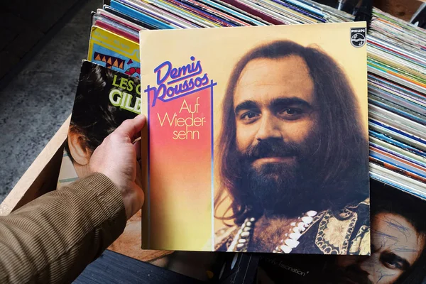 The NETHERLANDS - Ekim 2020: LP albümü: Demis Roussos - Auf Wiedersehn. 1974 'te Yunan-Mısırlı vokalist, şarkıcı ve şarkıcı Demis Roussos' un albümünü ikinci el mağazasında yayınladı..