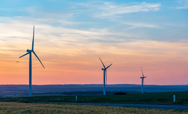 Windkraftanlage Bei Sonnenuntergang — Stockfoto