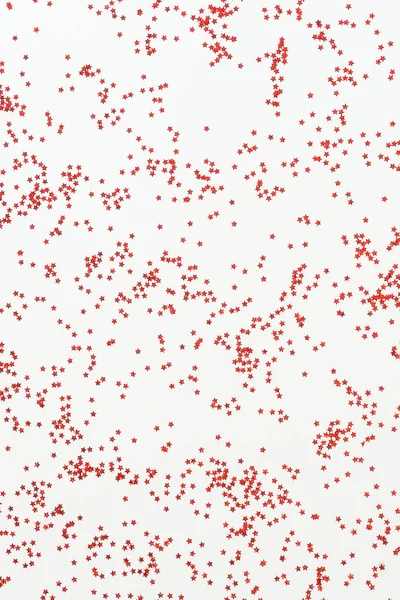 Festival arka plan. küçük kırmızı yıldızlar desen beyaz bir arka plan üzerinde parıldayan. üstten görünüm