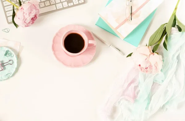 Flat Lay Women Office Desk Female Workspace Laptop Flowers Peonies — Stock Photo, Image