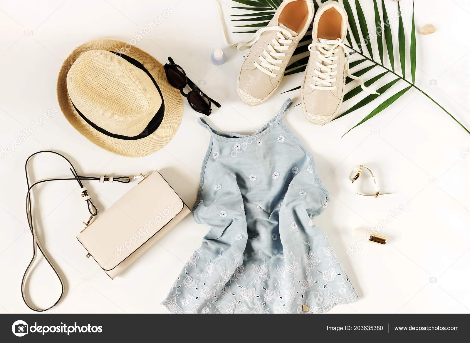文化服装学院卒業 女性夏服やアクセサリーは 白い背景のコラージュを旅行します 麦わら帽子 スニーカー Espadrill サングラス バッグ ブラウス ヤシの葉 ストック写真 C Si 27star 文化服装学院卒業 女性夏服やアクセサリーは 白い背景のコラージュを旅行します 麦わら帽子 スニーカー Espadrill サングラス バッグ ブラウス ヤシの葉 ストック写真 C Si 27star
