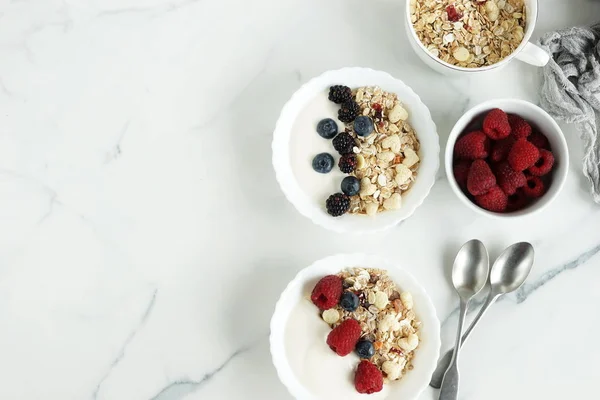 Leckeres Und Gesundes Vegetarisches Essen Müsli Joghurt Frische Himbeeren Blaubeeren — Stockfoto