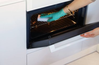 Kadın el Beyaz mutfak temizlik koruyucu yeşil eldiven