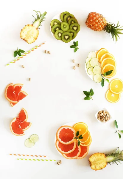Nyári Trópusi Gyümölcsök Összetétele Felülnézet Háttér Ananász Kiwi Lime Grapefruit — Stock Fotó