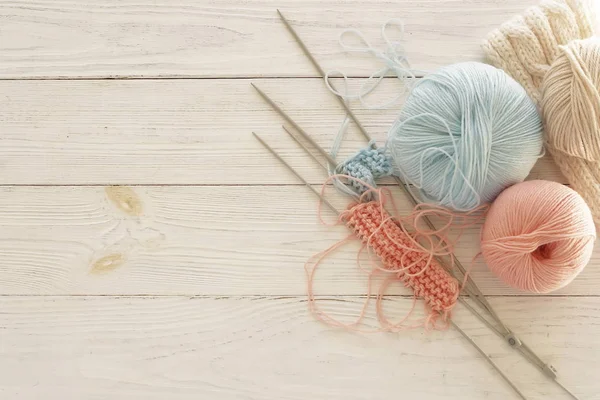 Tricoter Laine Tricoter Les Aiguilles Dans Des Couleurs Bleu Pastel — Photo