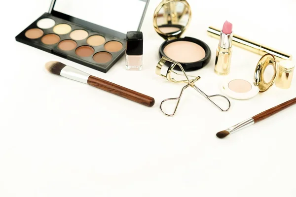 Produits Maquillage Accessoires Sur Fond Blanc Bureau Mode Féminine Cosmétiques — Photo