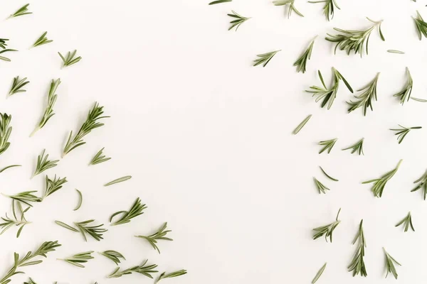 Zöld Levelek Rozmaring Gyógynövény Mintával Fehér Háttér Lapos Feküdt Felső — Stock Fotó