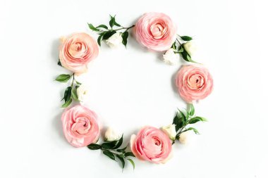 beyaz zemin üzerine güzel çiçekler Üstten Görünüm