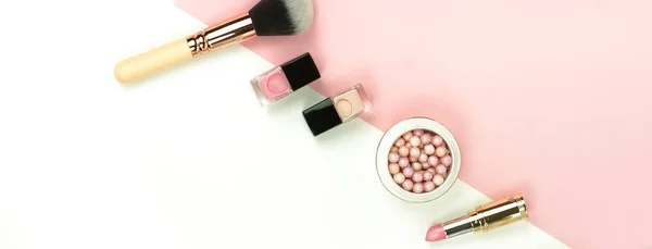 Vista Superior Blush Esmaltes Batom Pincel Maquiagem Fundo Branco Rosa — Fotografia de Stock