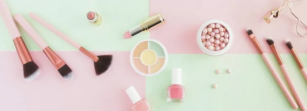 Vrouwelijk Beauty Equipment Roze Groene Achtergrond — Stockfoto