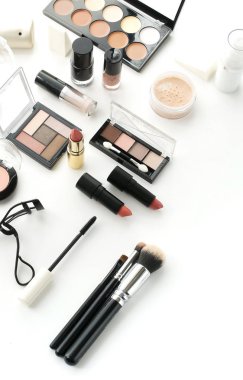 beyaz arka plan üzerinde kadın güzellik ekipmanları