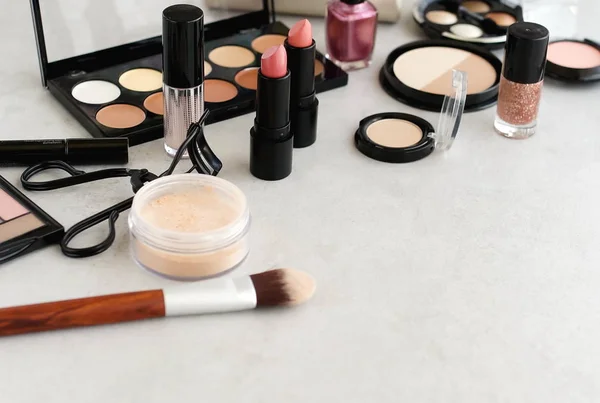 Makeup Produkter Dekorativa Kosmetika Grå Bakgrund Flat Lay Mode Och — Stockfoto
