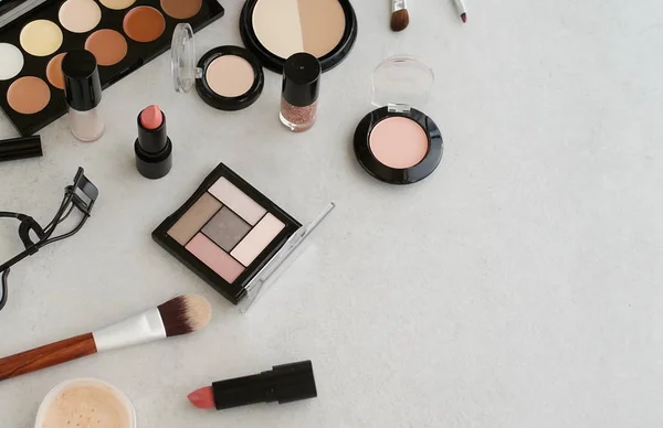 Makeup Produkter Dekorativa Kosmetika Grå Bakgrund Flat Lay Mode Och — Stockfoto