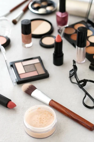 Makeup Produkter Dekorativa Kosmetika Grå Bakgrund Flat Lay Mode Och — Stockfoto