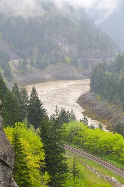 สายรถไฟท Frazer Canyon ชโคล มเบ แคนาดา — ภาพถ่ายสต็อก