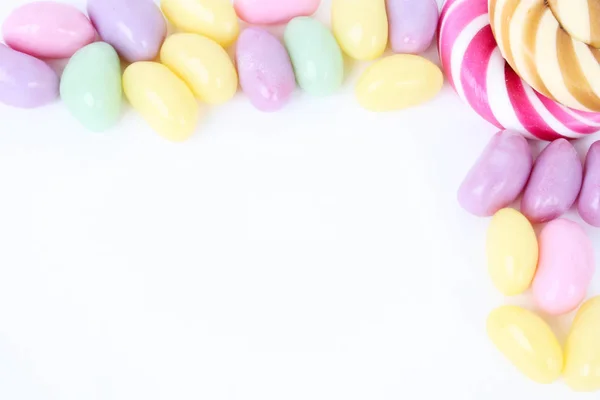 Dulces Multicolores Sobre Fondo Blanco — Foto de Stock