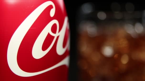 Praga República Checa Diciembre 2018 Botella Coca Cola Copa Con — Vídeos de Stock