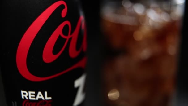 Prague République Tchèque Décembre 2018 Bouteille Coca Cola Zero Verre — Video