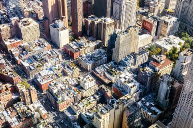 New York, ABD-5 Ekim 2016: Manhattan Midtown gün içinde görülen beşinci ve dördüncü Ave kavşakları. NYC'ın en büyük iş bölgesi, Midtown ABD'de en yoğun tek ticaret bölgesi olduğunu..