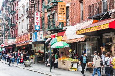 New York, ABD - 3 Ekim 2016: Chinatown Mott Street New York'ta gıda, balık ve sebze piyasaları