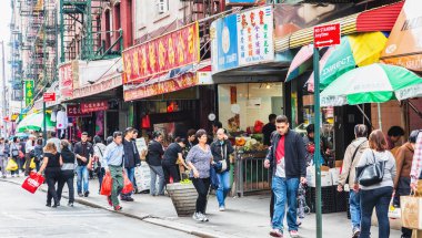New York, ABD - 3 Ekim 2016: Chinatown Mott Street New York'ta gıda, balık ve sebze piyasaları