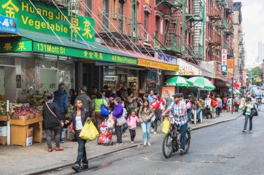 New York, ABD - 3 Ekim 2016: Chinatown Mott Street New York'ta gıda, balık ve sebze piyasaları