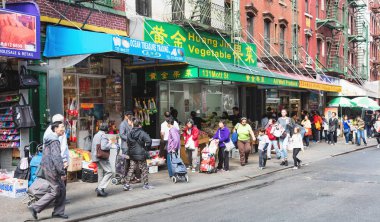 New York, ABD - 3 Ekim 2016: Chinatown Mott Street New York City, gıda, balık ve sebze piyasaları