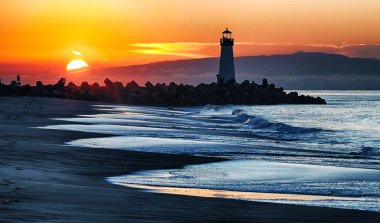 Santa Cruz kıyısındaki deniz feneri.
