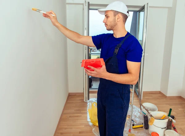 Alegre Pintor Azul General Renovar Habitación Mientras Que Pintura Pared — Foto de Stock