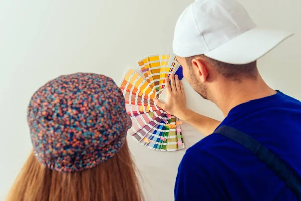 Cute Young Couple Holding Color Guide Wall Living Room — Stock Photo, Image