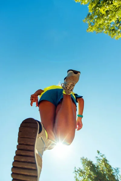 Svaly Nohy Žena Při Běhání Parku — Stock fotografie