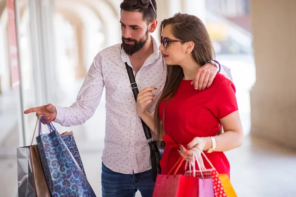 Shopping Dans Ville Couple Romantique Amusant Dans Les Rues Macédoniennes — Photo