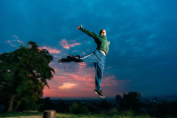 Parkour Guy Exercise Parkour While Jumping — Stock Photo, Image
