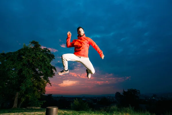 Teljes Test Portréja Parkour Ember Nagy Ugrás Parkban — Stock Fotó