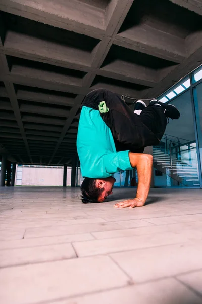 Parkour Headstand를 — 스톡 사진