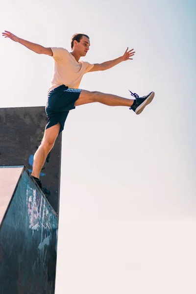 Free Runner Make Parkour Air While Jumping Outdoor — Stock Photo, Image