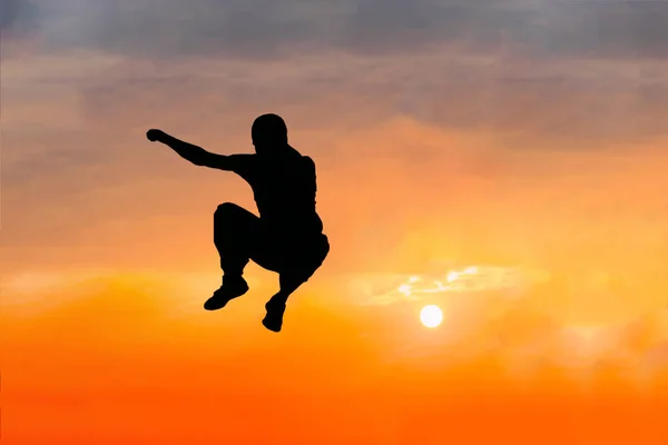 Fitness Férfi Csinál Parkour Sport Naplementekor — Stock Fotó