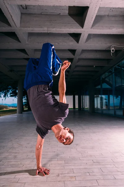 Sportive Man Training Parkour Handstand Outdoor — Stock Photo, Image