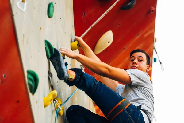 Muž Zdarma Horolezec Stoupání Bouldering — Stock fotografie