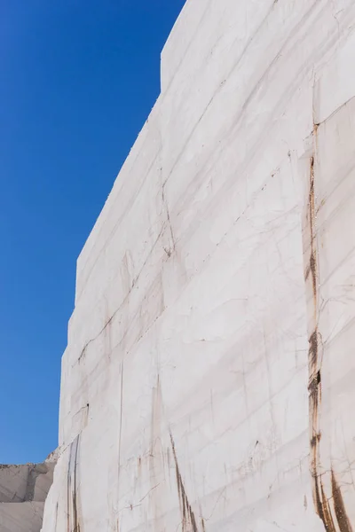 白い大理石の彫像の採石場 — ストック写真